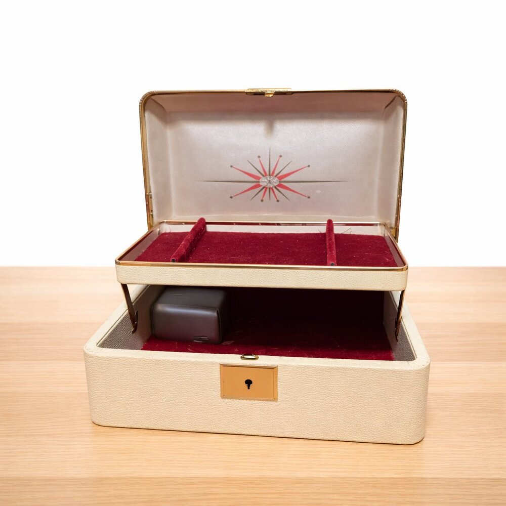 VINTAGE | Farrington Red & Cream Leather Atomic Star Jewelry Box – Red Velvet